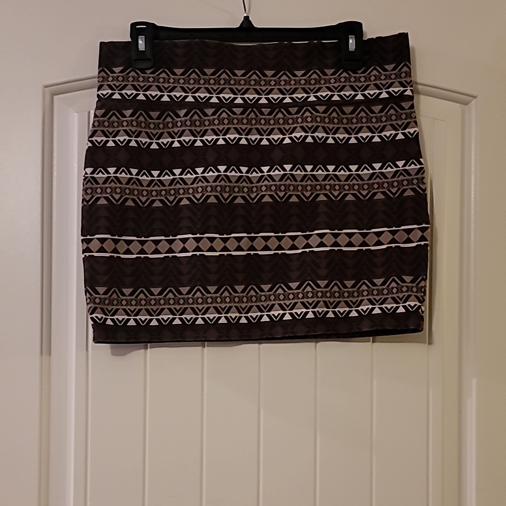 Geometric Patterned burgundy, brown and black mini Skirt